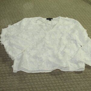 NWOT Karen Kane Size L White V-Neck Embroidered Fringe Flower Blouse